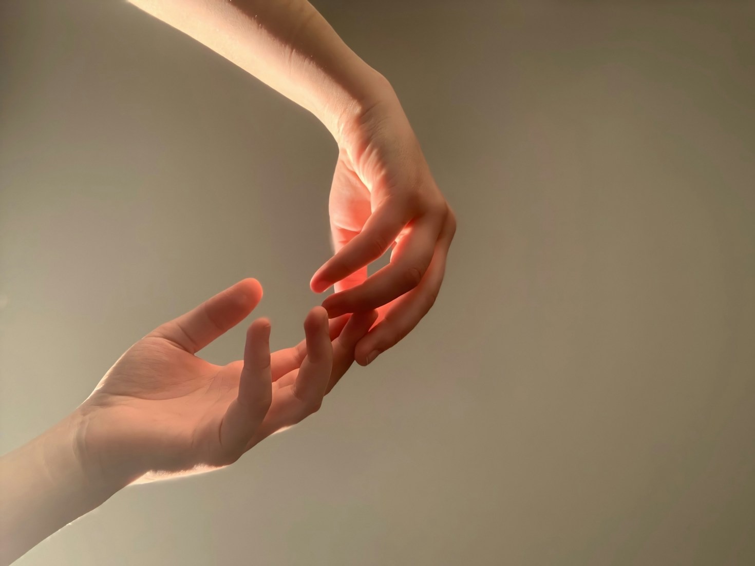 Achtsame Berührung: Die Kraft des bewussten Kontakts